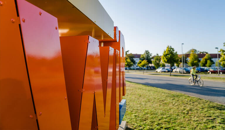 Stadtwerke Wittenberge - Unser Team vor unserem Hauptsitz in Lindenberg